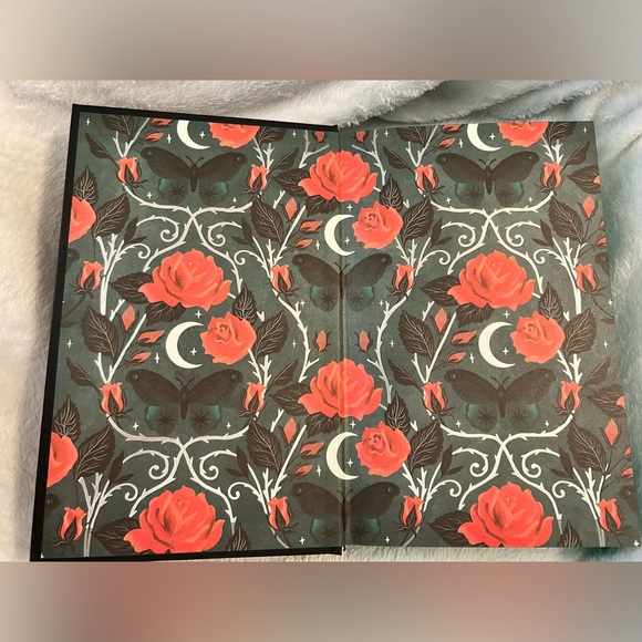 Heartless Hunter - OwlCrate - Picture 10 of 13